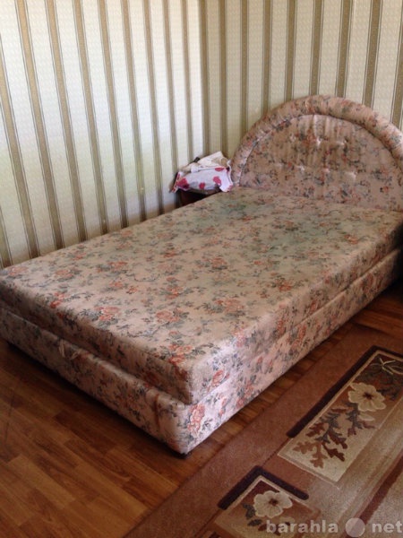 Отдам даром: Кровать, 2 шкафа,ковер,диван