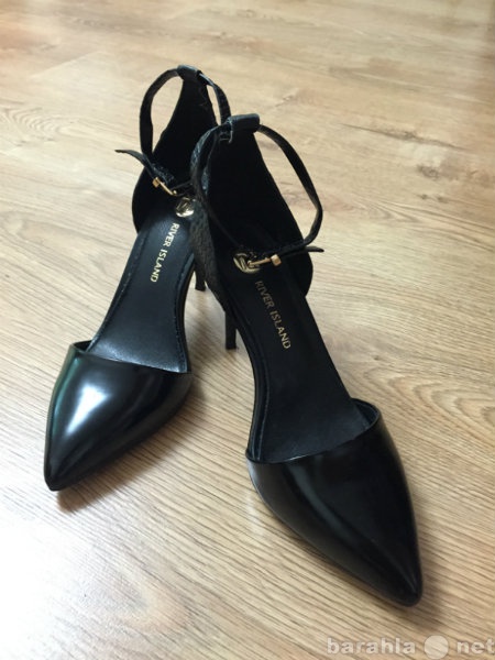 Продам: Черные туфли с ремешком