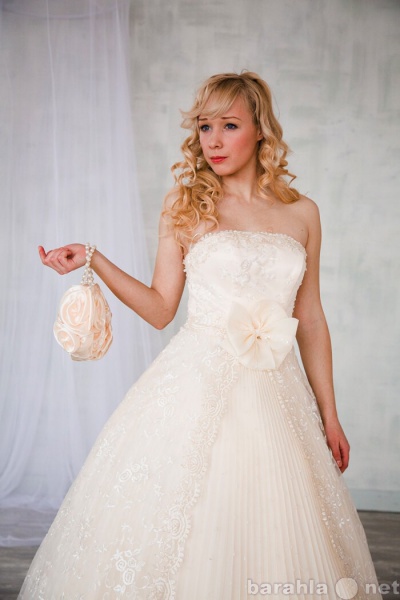 Продам: шикарное свадебное платья цвета шампань