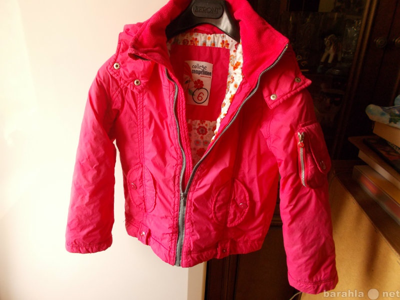 Продам: Демисезонная куртка на девочку 6 лет