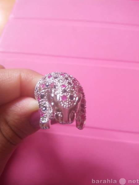 Продам: Серебряное кольцо с сапфирами, рубинами