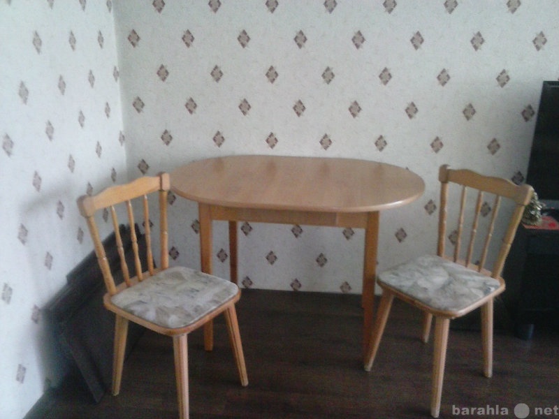 Продам: Кухонный стол со стульями