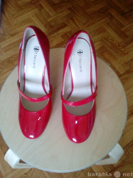 Продам: туфли лакированные красного цвета