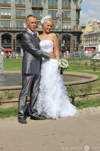 Продам: белоснежное свадебное платье с разрезом