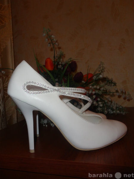 Продам: Свадебные туфли р-р 35