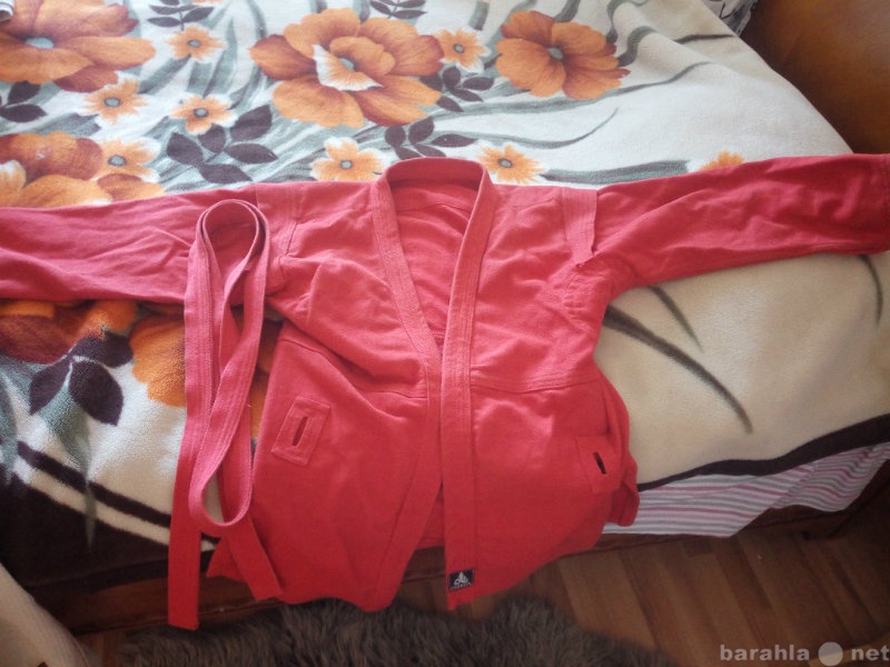 Продам: Куртка Кимано с поясом (красная)