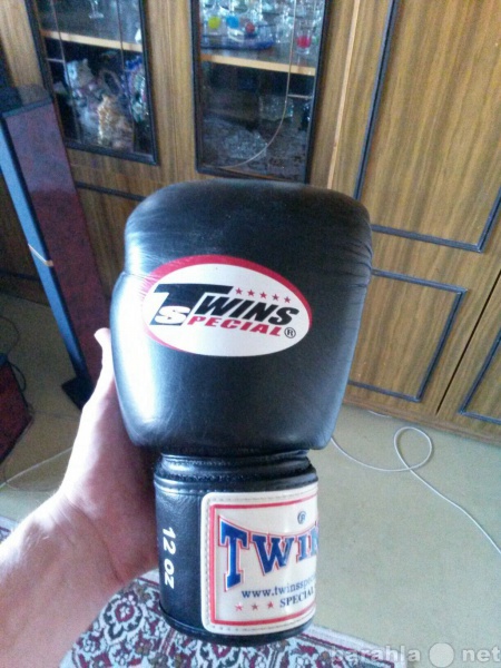 Продам: Новые перчатки твинс боксерские