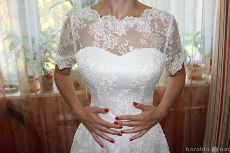 Продам: Кружевное изящное свадебное платье в рет