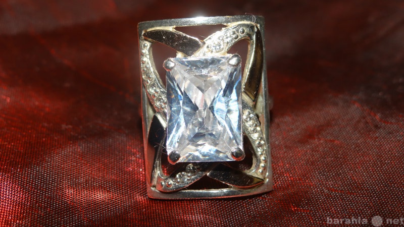 Продам: Серебряное кольцо 925 пробы с цирконом р