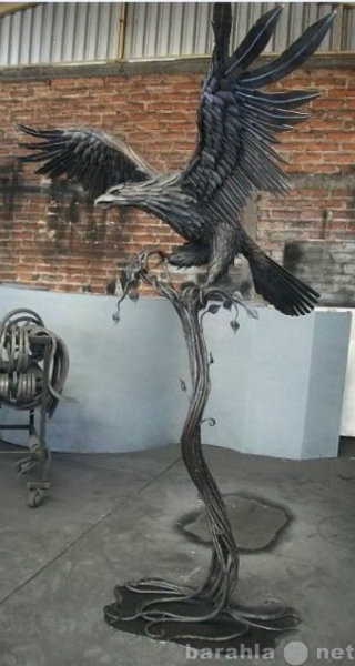 Продам: Креативная скульптура"Орел на дере