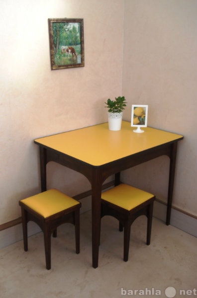 Продам: Кухонный набор стол +2 табуретки