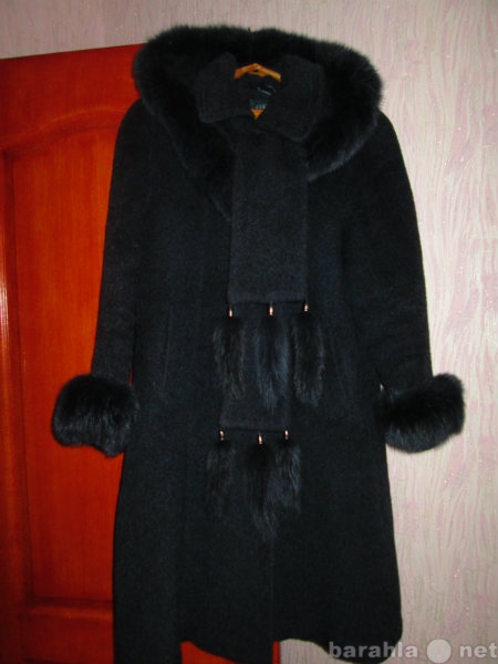 Продам: Продам пальто, демисезонное с меховым ка