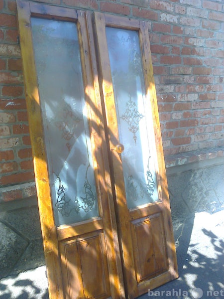 Продам: деревянные двустворчатые двери с витражо