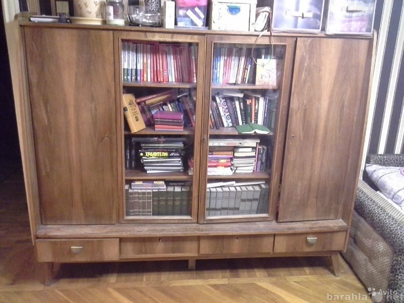 Продам: Старинный немецкий книжный шкаф 50-х год