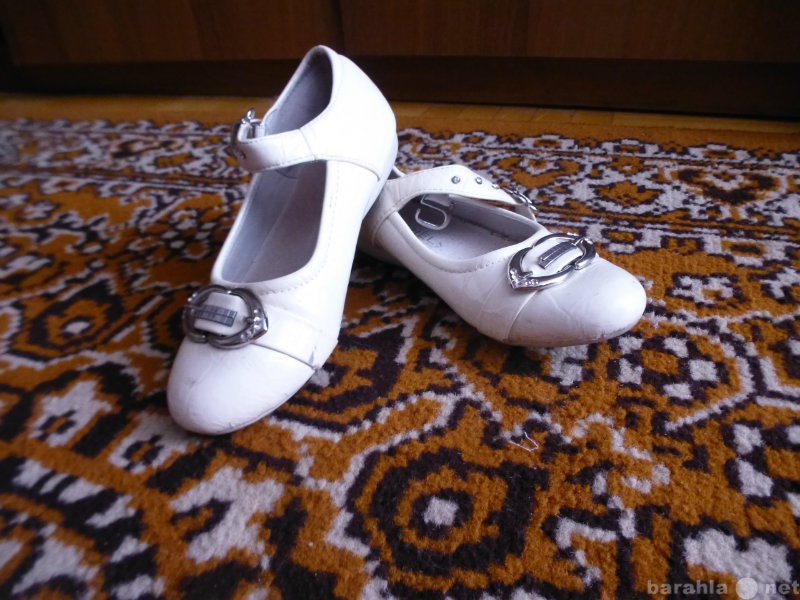 Продам: Школьные туфли(белые).