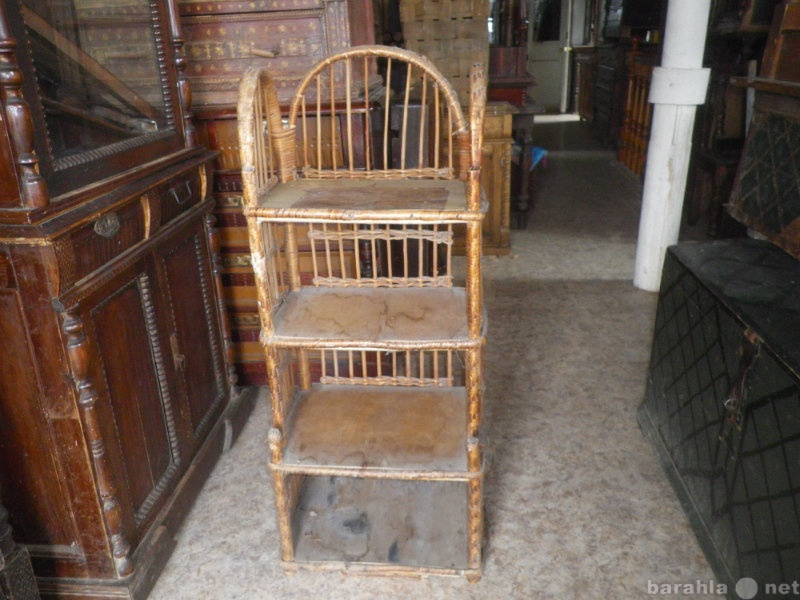 Продам: Старинная  плетённая  этажерка