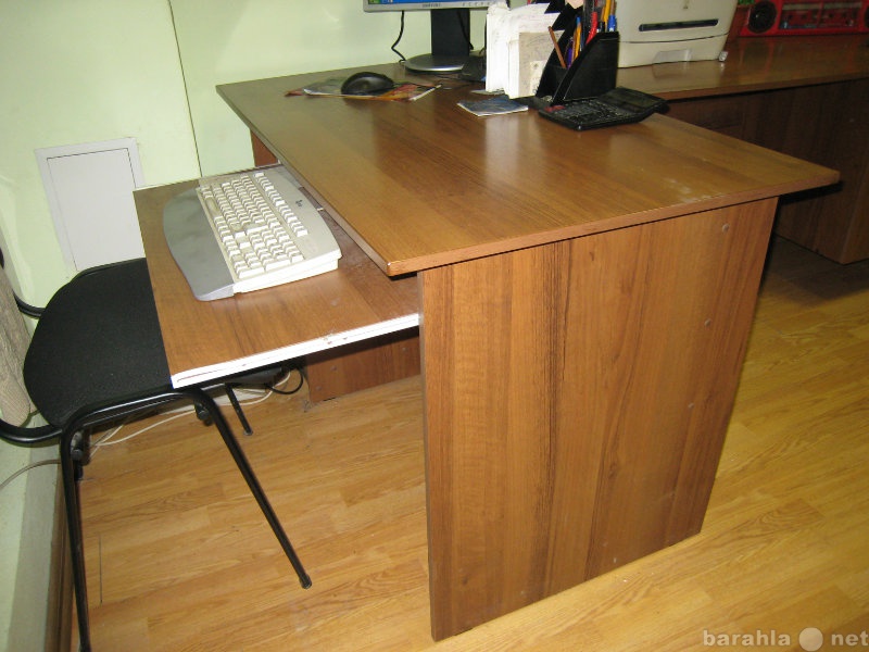 Продам: Офисные столы и стеллажи для документов