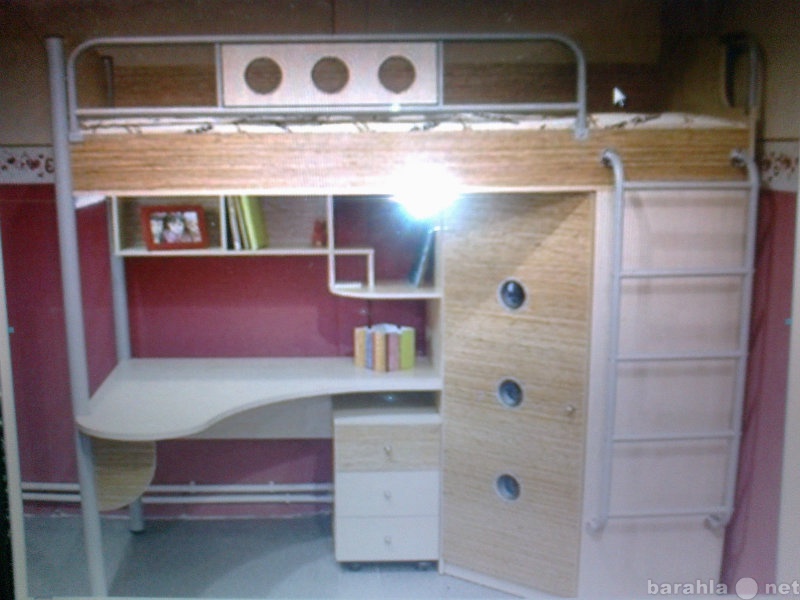 Продам: Кровать-чердак со столом и шкафом