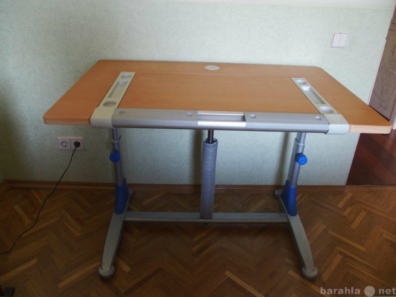 Продам: детский письменный стол с регулировкой