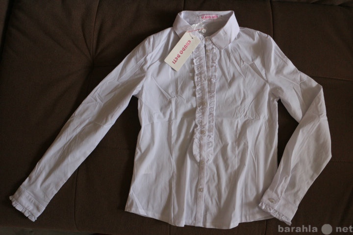 Продам: Рубашка белая новая на девочку 152 см