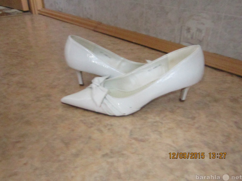 Продам: Туфли женские лакированые.