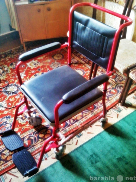 Продам: Кресло-коляска  cсанитарным оснащением