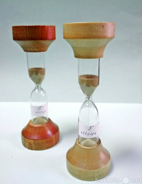 Продам: Часы песочные на деревянной подставке