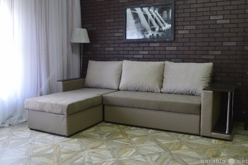 Продам: Новый диван со столиком
