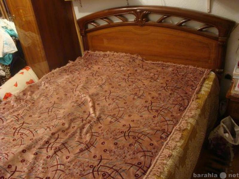 Продам: Двуспальная кровать с прикроватными тумб