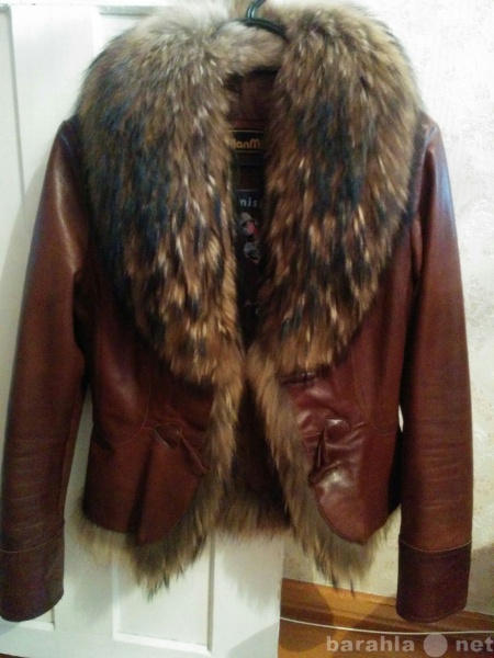Продам: Женская кожаная куртка