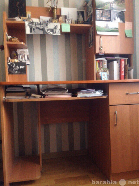 Продам: Письменный стол с подвесными шкафами