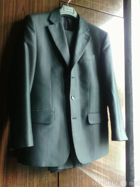 Продам: серый деловой костюм