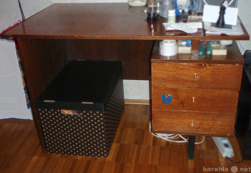 Продам: Письменный стол с ящиками