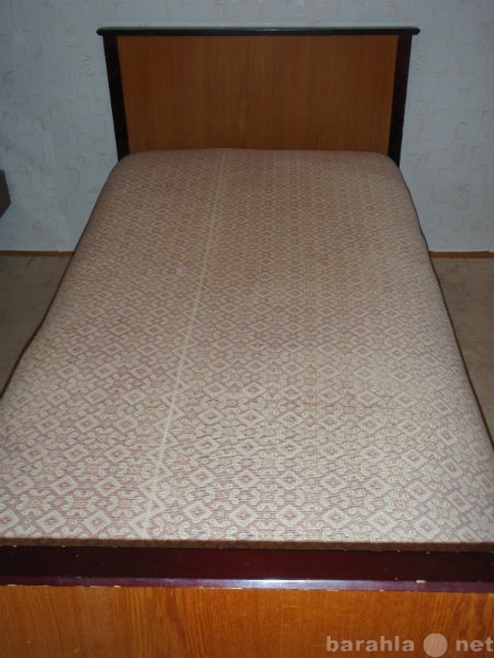 Продам: Кровать старинная