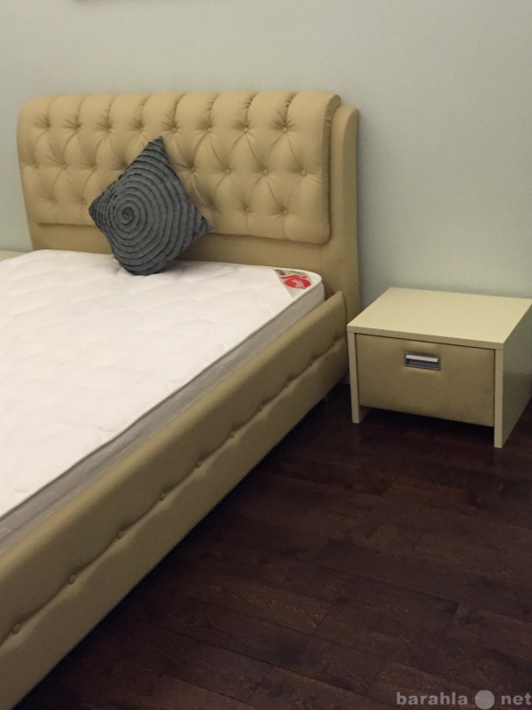 Продам: новая кровать с матрасом и 2 тумбочки