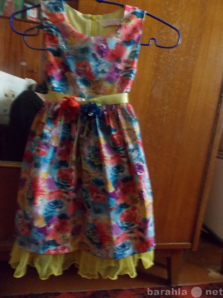 Продам: платье для девочки праздничное