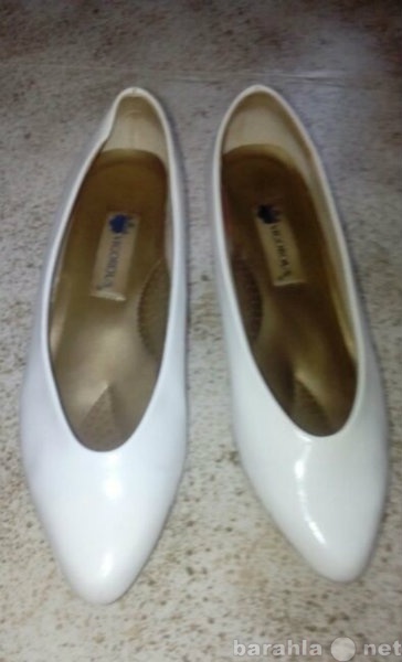 Продам: Белые туфли, размер 43, покупались на 41