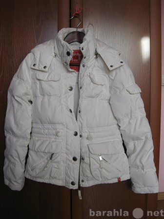 Продам: Куртка белая на синтепоне. Размер 42.