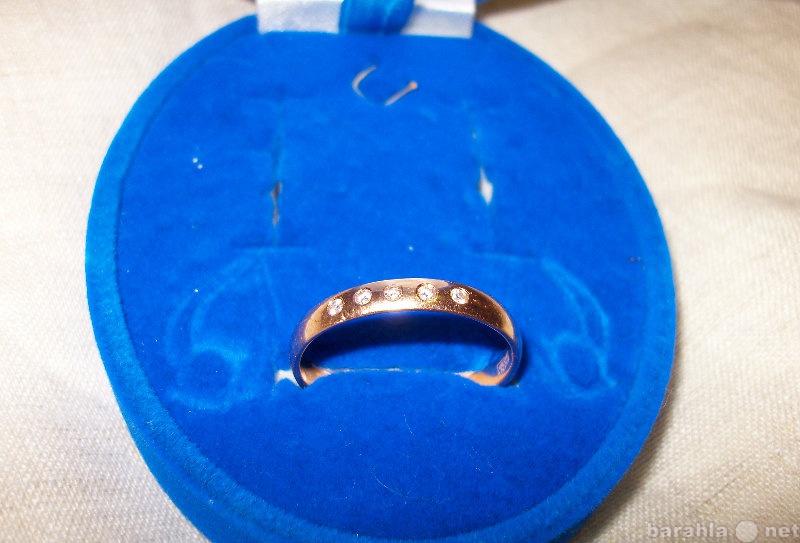 Продам: Золотое кольцо с 5 бриллиантами