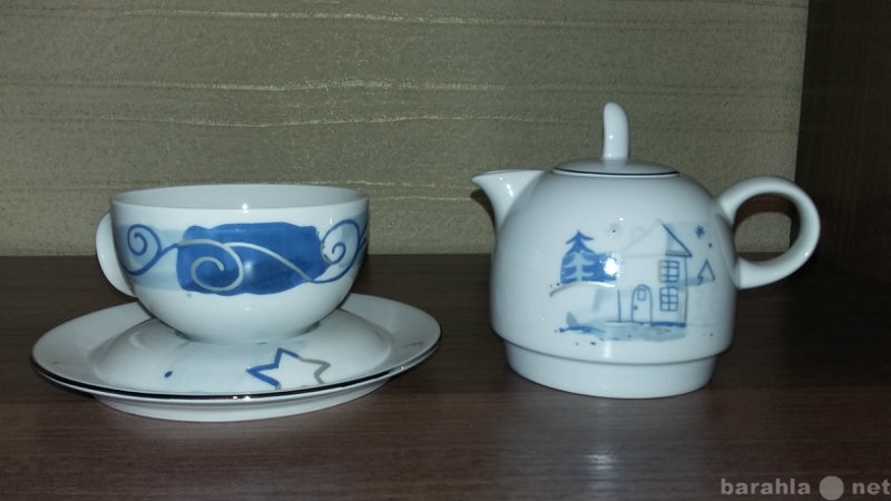 Продам: Фарфоровый набор Leander чайник, чашка