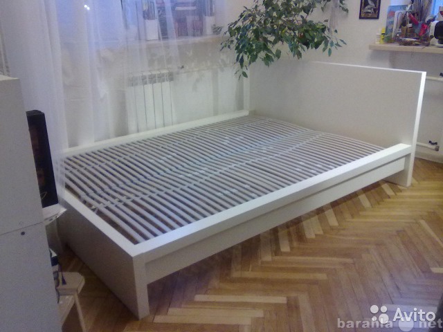 Продам: Белая двуспальная кровать