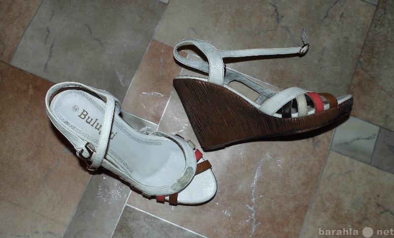Продам: Туфли-босоножки на сплошном каблуке белы