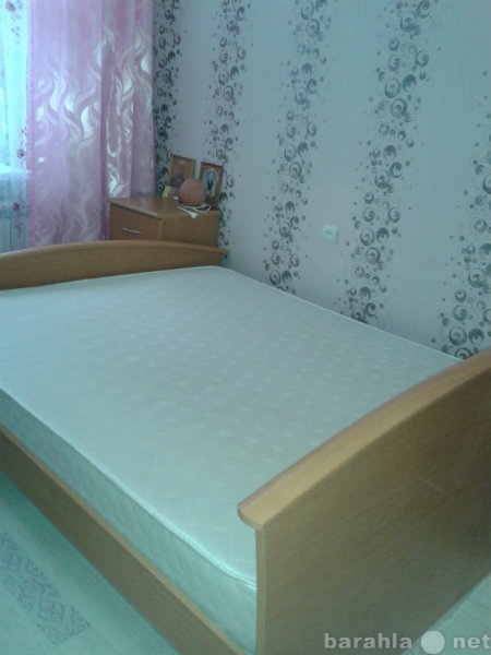 Продам: Двуспальная кровать и матрац