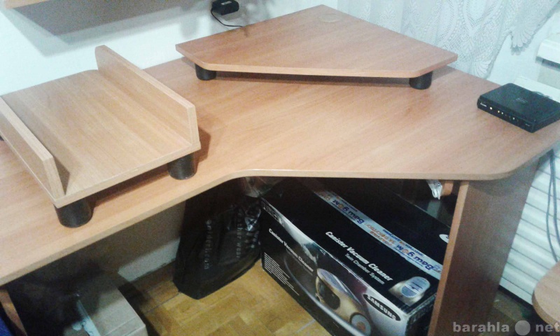 Продам: стол угловой для компьютера