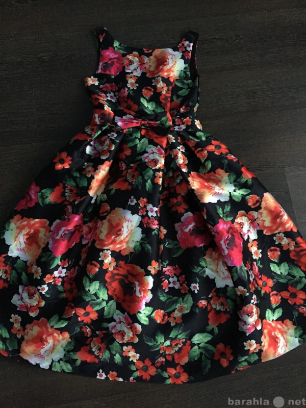 Продам: Женское платье НОВОЕ 42-44размер