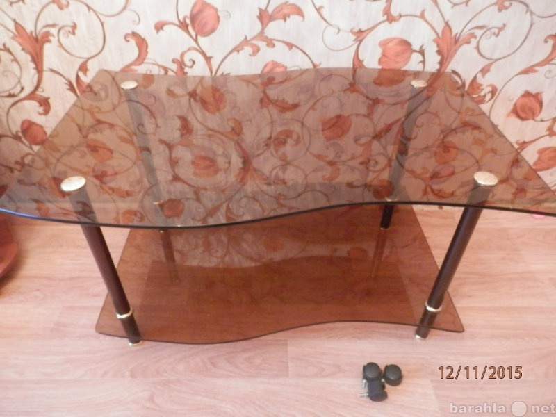 Продам: Стеклянные столы различной формы