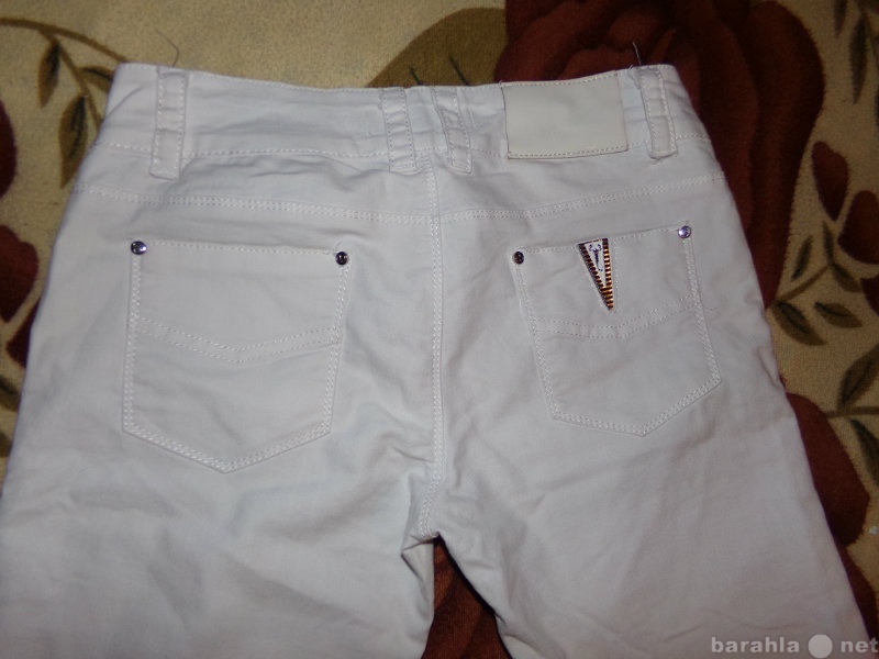 Продам: джинсы белые