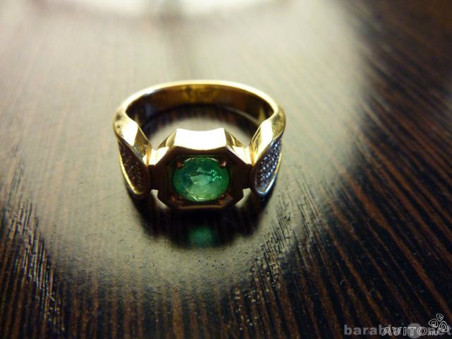 Продам: Золотое кольцо (750 пробы) с изумрудом