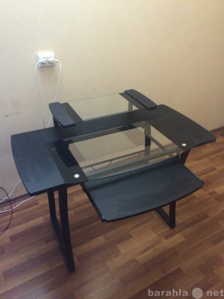 Продам: Продам компьютерный столик (стеклянный)
