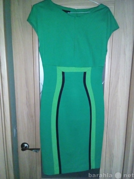 Продам: Платье женское ESCADA